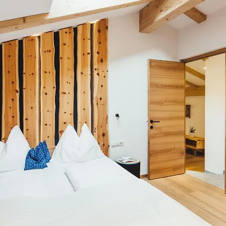 فندق Schmuckhof 3*
